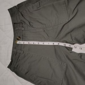 a new day Size 2 green pair of straight legged pants